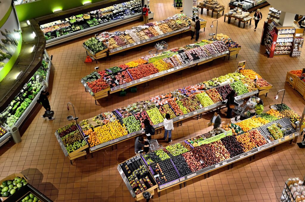 Draufsicht auf Supermarktstände, Verkaufsstrategie